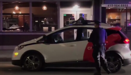 Politi stoppet selv­kjørende bil