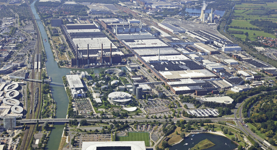 BLIR FÆRRE: Volkswagens anlegg i Wolfsburg sett fra luften.