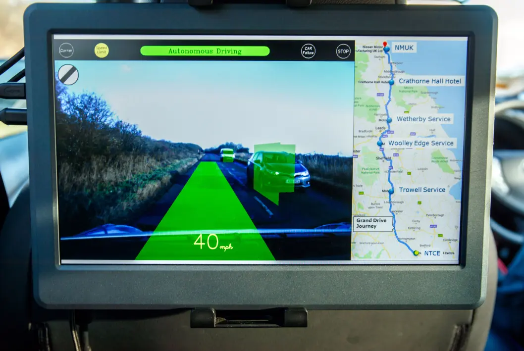 <span class="font-weight-bold" data-lab-font_weight_desktop="font-weight-bold">PÅ EGENHÅND: </span>Nissan gjennomførte et stort testprosjekt med en selvkjørende Nissan Leaf i England i 2019. Antall kollisjoner i løpet av 20.000 kilometers kjøring på engelske veier: null. <span class="font-weight-bold" data-lab-font_weight_desktop="font-weight-bold">PÅ EGENHÅND: </span>Nissan gjennomførte et stort testprosjekt med en selvkjørende Nissan Leaf i England i 2019. Antall kollisjoner i løpet av 20.000 kilometers kjøring på engelske veier: null.