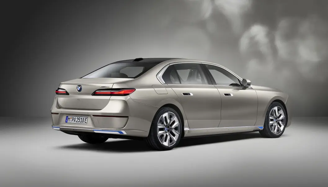 <span class=" font-weight-bold" data-lab-font_weight_desktop="font-weight-bold">MERKETYPISK:</span> Bildet gir ikke det rette inntrykket av dimensjonene, men det er tydelig å se at dette er en BMW. <span class=" font-weight-bold" data-lab-font_weight_desktop="font-weight-bold">MERKETYPISK:</span> Bildet gir ikke det rette inntrykket av dimensjonene, men det er tydelig å se at dette er en BMW.