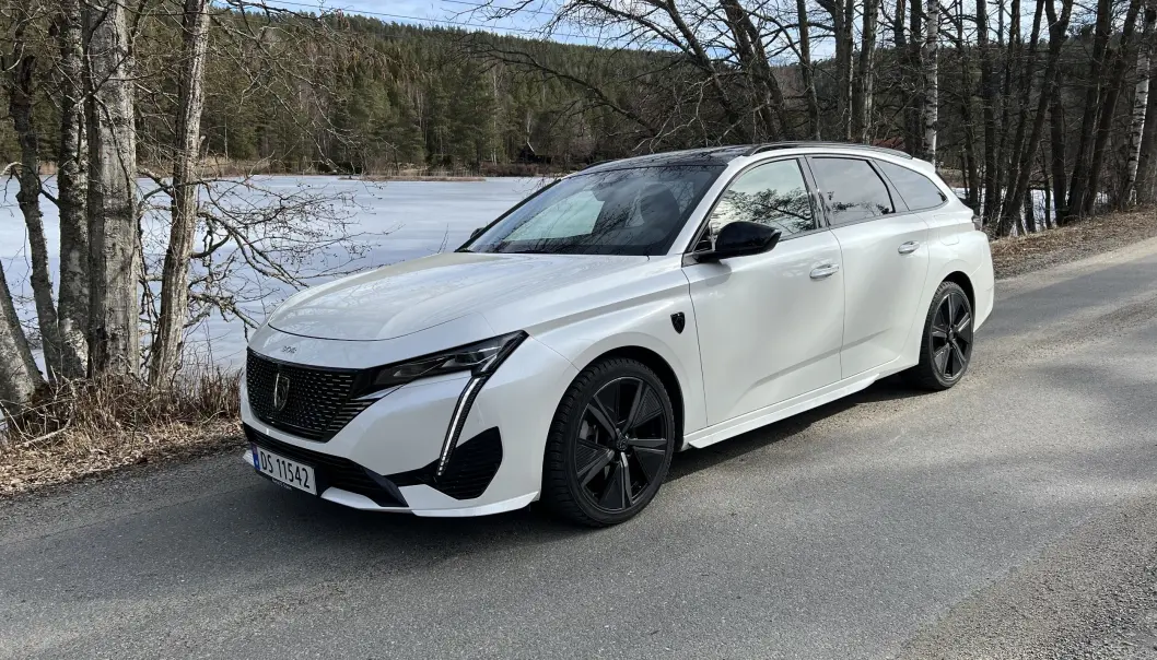 SPENNENDE: Denne versjonen av 308 er litt elektrisk. Senere kommer den i helelektrisk versjon. SPENNENDE: Denne versjonen av 308 er litt elektrisk. Senere kommer den i helelektrisk versjon.