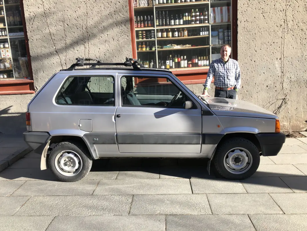 <span class="font-weight-bold" data-lab-font_weight_desktop="font-weight-bold">ITALIA I NORGE:</span> Fiat Panda-elsker Ingve Halvorsen har skjøttet sitt eksemplar i flerfoldige år og kan ikke tenke seg noen annen bil. Hans andre bil er ... en annen Panda. <span class="font-weight-bold" data-lab-font_weight_desktop="font-weight-bold">ITALIA I NORGE:</span> Fiat Panda-elsker Ingve Halvorsen har skjøttet sitt eksemplar i flerfoldige år og kan ikke tenke seg noen annen bil. Hans andre bil er ... en annen Panda.