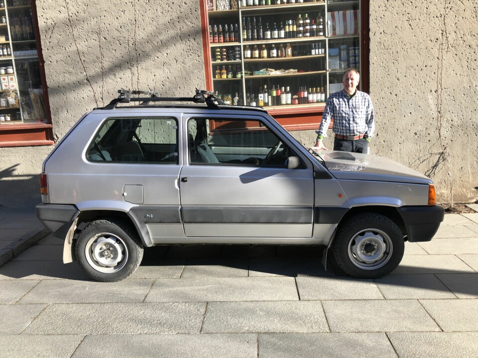 ITALIA I NORGE: Fiat Panda-elsker Ingve Halvorsen har skjøttet sitt eksemplar i flerfoldige år og kan ikke tenke seg noen annen bil. Hans andre bil er ... en annen Panda.