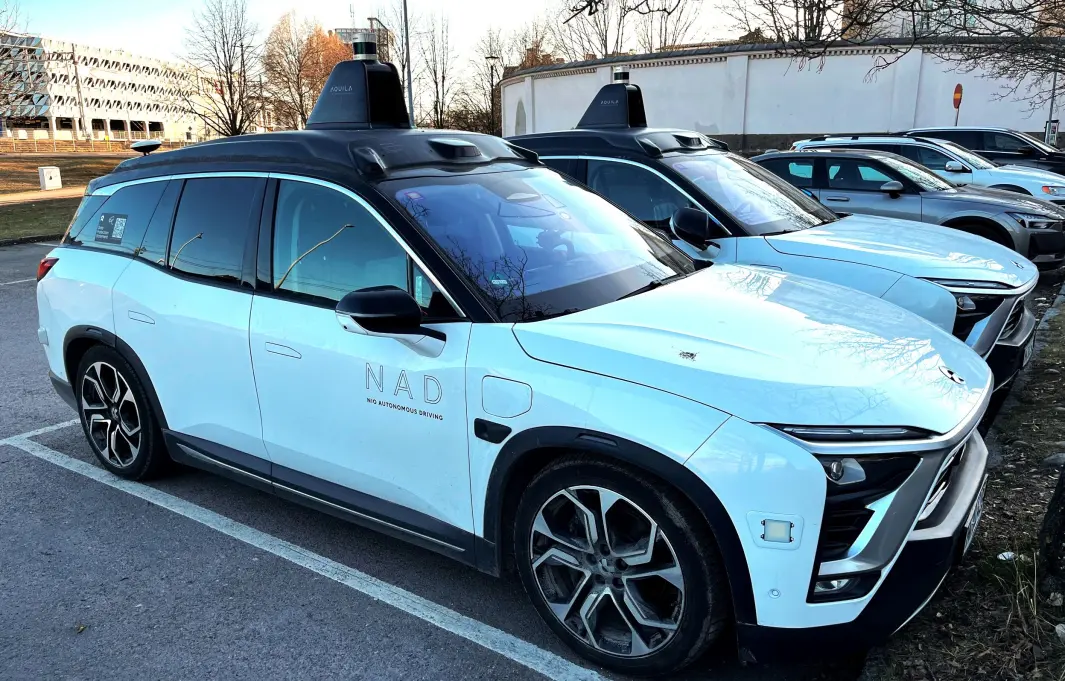 TESTBILER: Disse to bilene kom vi over på en parkeringsplass i Karlstad. TESTBILER: Disse to bilene kom vi over på en parkeringsplass i Karlstad.