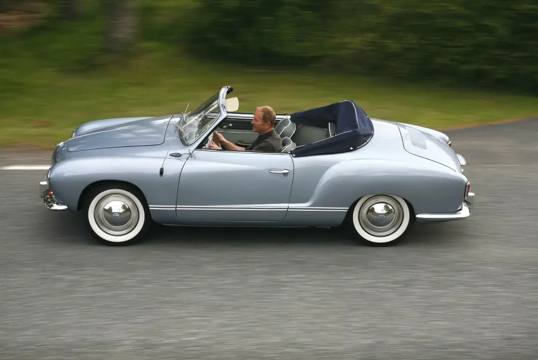 <span class="font-weight-bold" data-lab-font_weight_desktop="font-weight-bold">ENSOM RYTTER:</span> Knut Olav Sommerstad får mye oppmerksomhet for sin 1958-modell Karmann Ghia, som er en svært velpleid utgave av den aller første utgaven. <span class="font-weight-bold" data-lab-font_weight_desktop="font-weight-bold">ENSOM RYTTER:</span> Knut Olav Sommerstad får mye oppmerksomhet for sin 1958-modell Karmann Ghia, som er en svært velpleid utgave av den aller første utgaven.