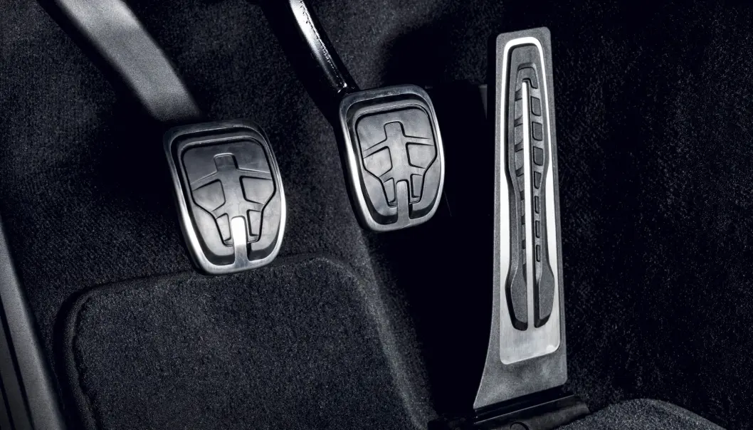 UVANT: Clutchpedal blir stadig mer uvanlig, men kommer nå på en splitter ny Toyota. UVANT: Clutchpedal blir stadig mer uvanlig, men kommer nå på en splitter ny Toyota.