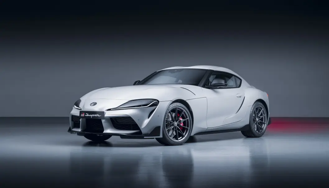 <span class=" font-weight-bold" data-lab-font_weight_desktop="font-weight-bold">NY FARGE: </span>Toppmodellen av Supra – Premium – kan leveres med denne matte fargen, kalt Moonstone White. <span class=" font-weight-bold" data-lab-font_weight_desktop="font-weight-bold">NY FARGE: </span>Toppmodellen av Supra – Premium – kan leveres med denne matte fargen, kalt Moonstone White.