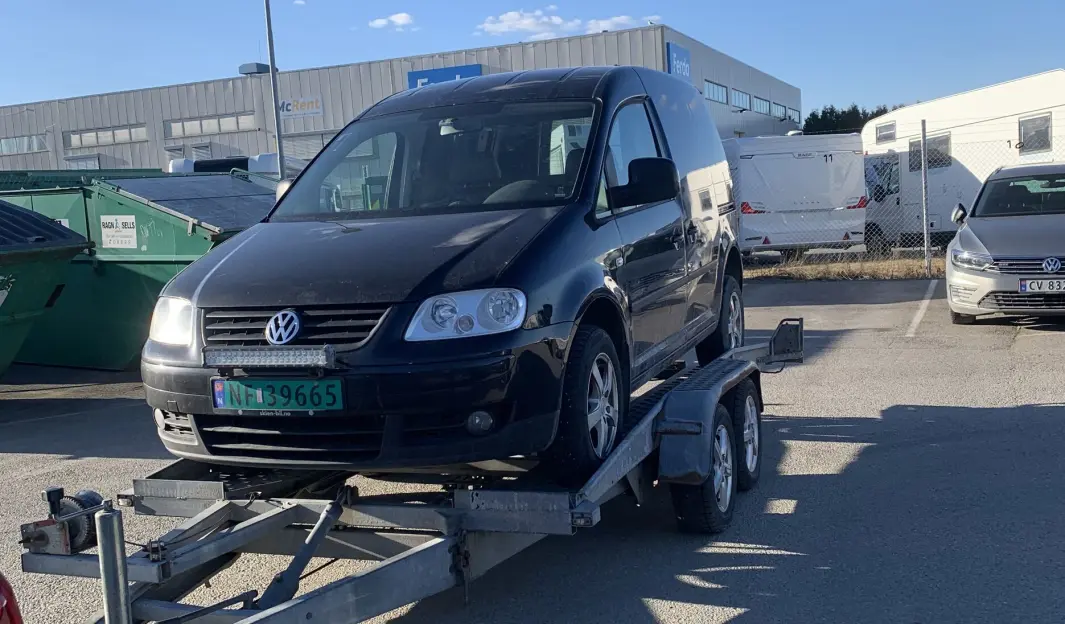 KREVES FOR PENGER: Her er Caddyen til Kjell Morten Rønne som tre ganger har fått et bompengekrav han ikke skulle ha. Click to add image caption KREVES FOR PENGER: Her er Caddyen til Kjell Morten Rønne som tre ganger har fått et bompengekrav han ikke skulle ha. Click to add image caption