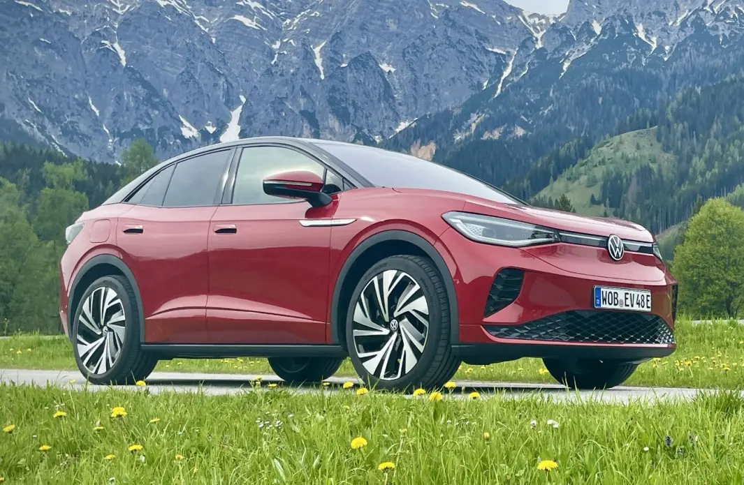 JØSS, ER DET IKKE EN …? Nei, det er ikke en VW ID.4. Det er den nye ID.5. JØSS, ER DET IKKE EN …? Nei, det er ikke en VW ID.4. Det er den nye ID.5.