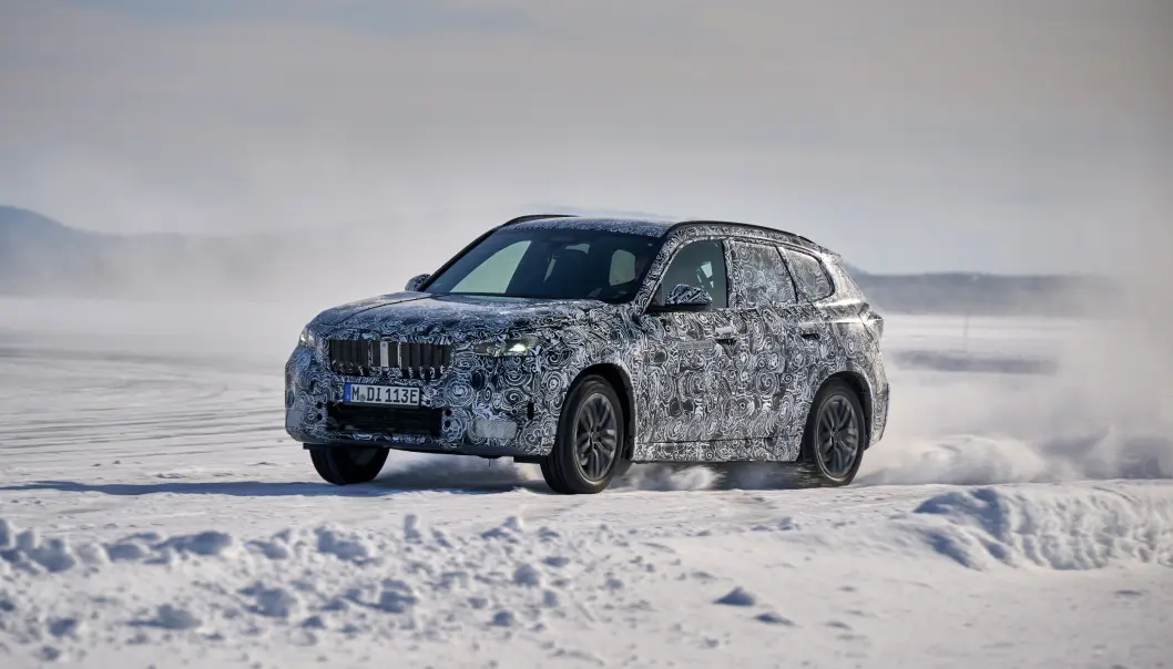HELELEKTRISK: BMW iX1 under vintertest i Nord-Sverige nylig. HELELEKTRISK: BMW iX1 under vintertest i Nord-Sverige nylig.
