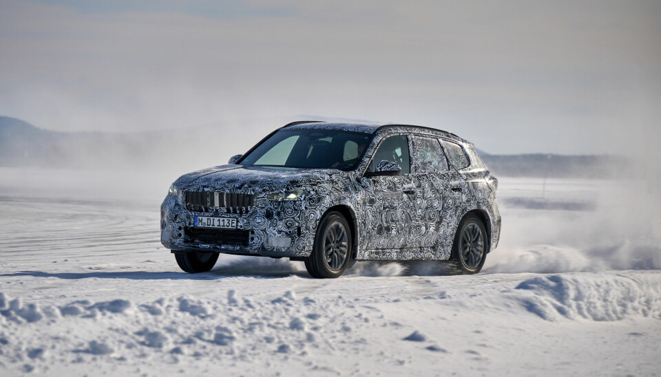 HELELEKTRISK: BMW iX1 under vintertest i Nord-Sverige nylig.