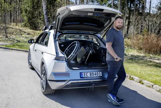 <span class="font-weight-bold" data-lab-font_weight_desktop="font-weight-bold">RULLESTOLEN PÅ PLASS:</span> Men den veier bare 10 kilo. <span class="font-weight-bold" data-lab-font_weight_desktop="font-weight-bold">RULLESTOLEN PÅ PLASS:</span> Men den veier bare 10 kilo.