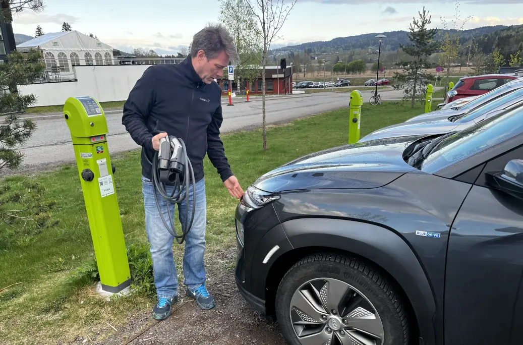 DYRT: Jan Andreassen fikk en høy regning etter at han ladet her. DYRT: Jan Andreassen fikk en høy regning etter at han ladet her.