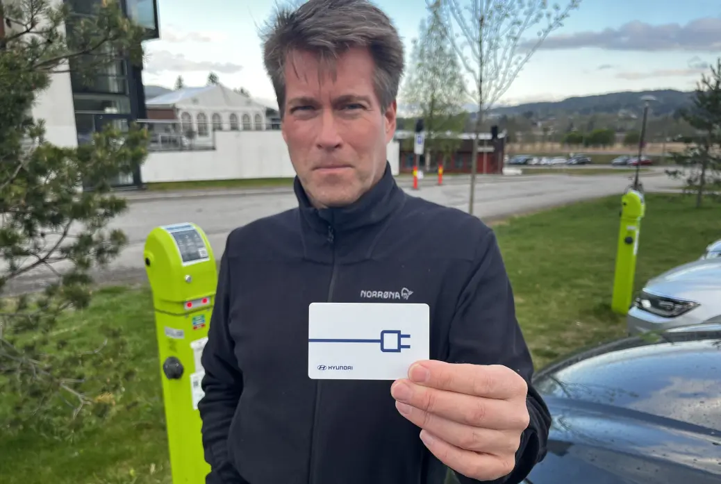 <span class=" font-weight-bold" data-lab-font_weight_desktop="font-weight-bold">ADVARER</span>: Jan Andreassen advarer mot å bruke Hyundais ladekort. <span class=" font-weight-bold" data-lab-font_weight_desktop="font-weight-bold">ADVARER</span>: Jan Andreassen advarer mot å bruke Hyundais ladekort.