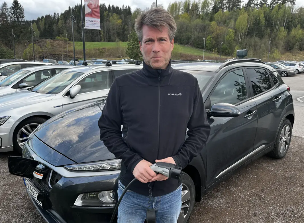 41 PROSENT DYRERE: Fortsatt må Jan Andreassen og andre Hyundai-kunder betale mye mer enn andre som lader. 41 PROSENT DYRERE: Fortsatt må Jan Andreassen og andre Hyundai-kunder betale mye mer enn andre som lader.