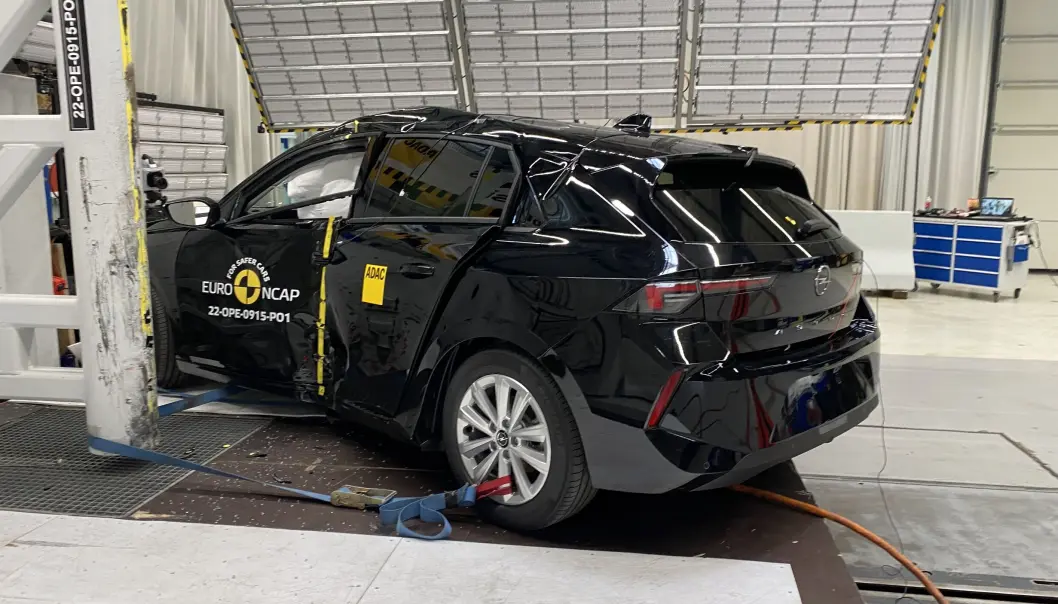 <span class=" font-weight-bold" data-lab-font_weight_desktop="font-weight-bold">SMELL: </span>Opel Astra får – i likhet med «tvilling» Peugeot 308 – bare fire av fem stjerner. <span class=" font-weight-bold" data-lab-font_weight_desktop="font-weight-bold">SMELL: </span>Opel Astra får – i likhet med «tvilling» Peugeot 308 – bare fire av fem stjerner.