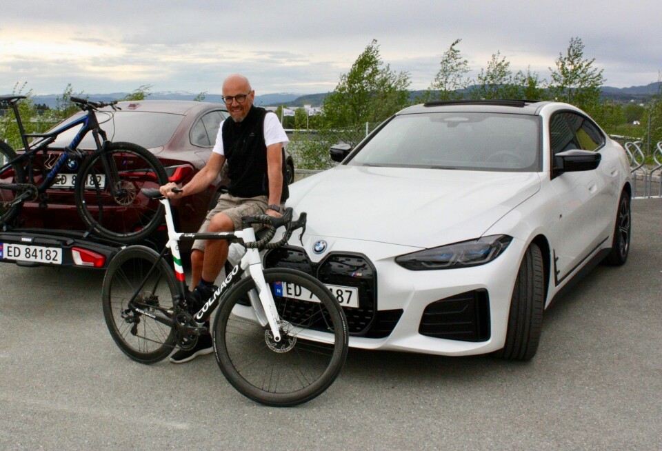 BÅNN GASS: Frode Selbo har akkurat syklet 11 mil fra Levanger og videre på en del av traseen til sykkelrittet Arctic race, som arrangeres i august i år. BMW i4 forlenger rekkevidden – eller var det sykkelen?