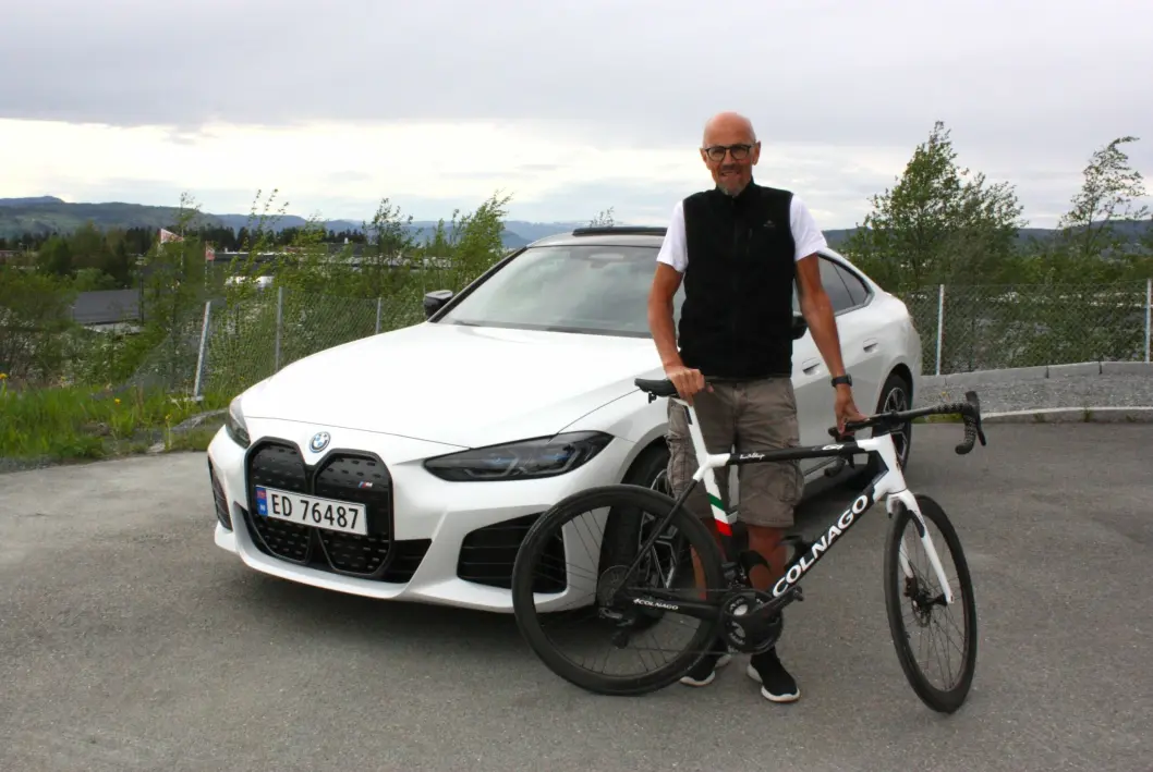 <span class="font-weight-bold" data-lab-font_weight_desktop="font-weight-bold">PEN PORTEFØLJE:</span> NAV-spesialrågiver Frode Selbo er en del av gjeng som bedriver landeveissykling som hobby. Gruppen mener selv de gikk fra å være Spekksavers til Spekkshavers – fra noen som hadde lett for å legge på seg noen kilo, til noen som barberer dem vekk – ved hjelp av målrettet pedalkraft. <span class="font-weight-bold" data-lab-font_weight_desktop="font-weight-bold">PEN PORTEFØLJE:</span> NAV-spesialrågiver Frode Selbo er en del av gjeng som bedriver landeveissykling som hobby. Gruppen mener selv de gikk fra å være Spekksavers til Spekkshavers – fra noen som hadde lett for å legge på seg noen kilo, til noen som barberer dem vekk – ved hjelp av målrettet pedalkraft.