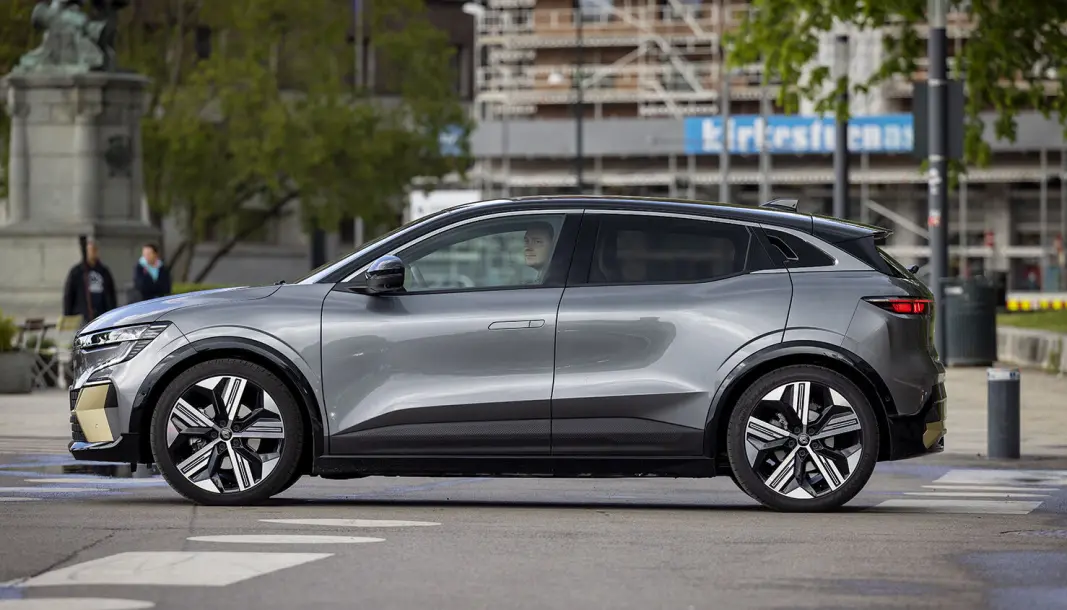 DESIGN: Nykommeren Renault Megane E-Tech vekker oppsikt med sitt elegante ytre. DESIGN: Nykommeren Renault Megane E-Tech vekker oppsikt med sitt elegante ytre.
