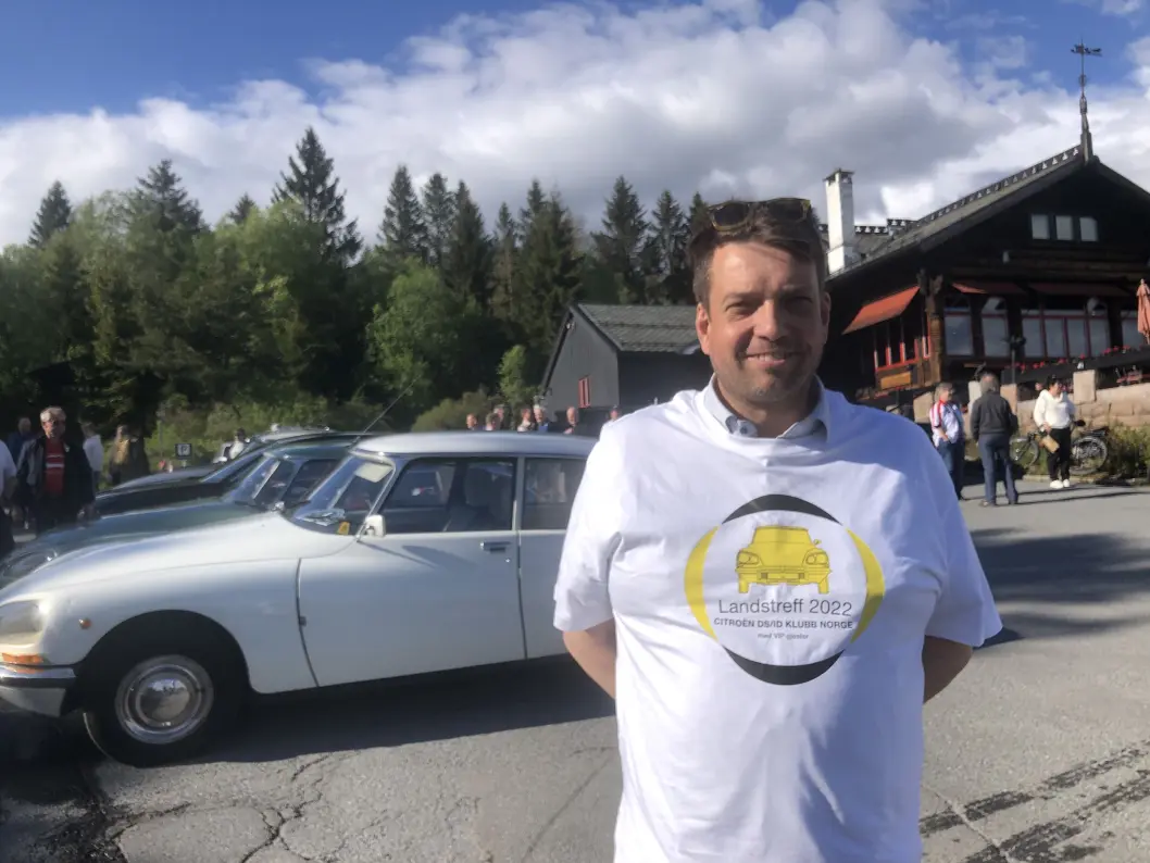 <span class="font-weight-bold" data-lab-font_weight_desktop="font-weight-bold">TREFF-GENERAL: </span>Eiendomsmegler Bjørn Vidar Lazar Braathen er primus bensin-motor for DS-klubbens treff i Holmenkollen. <span class="font-weight-bold" data-lab-font_weight_desktop="font-weight-bold">TREFF-GENERAL: </span>Eiendomsmegler Bjørn Vidar Lazar Braathen er primus bensin-motor for DS-klubbens treff i Holmenkollen.