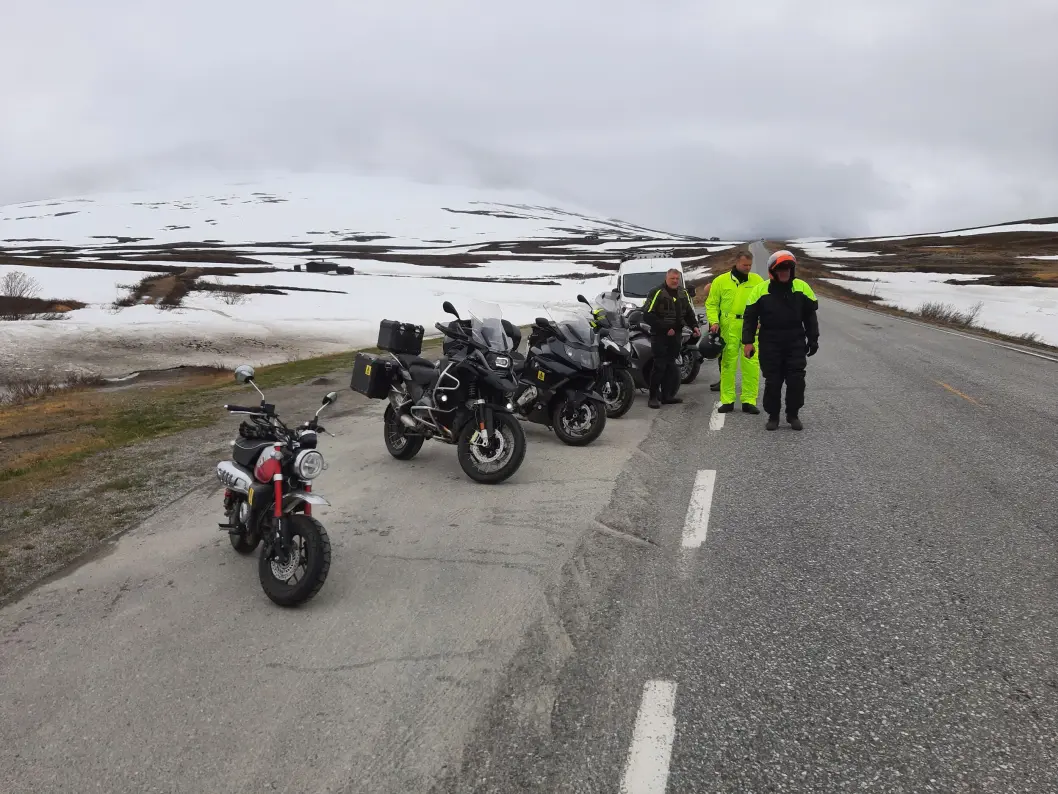<span class="font-weight-bold" data-lab-font_weight_desktop="font-weight-bold">SENNALANDET:</span> Første skikkelige stopp etter vi kjørte fra Alta var fantastiske Sennalandet. Åpne vidder så langt man kan se. Mektig! <span class="font-weight-bold" data-lab-font_weight_desktop="font-weight-bold">SENNALANDET:</span> Første skikkelige stopp etter vi kjørte fra Alta var fantastiske Sennalandet. Åpne vidder så langt man kan se. Mektig!