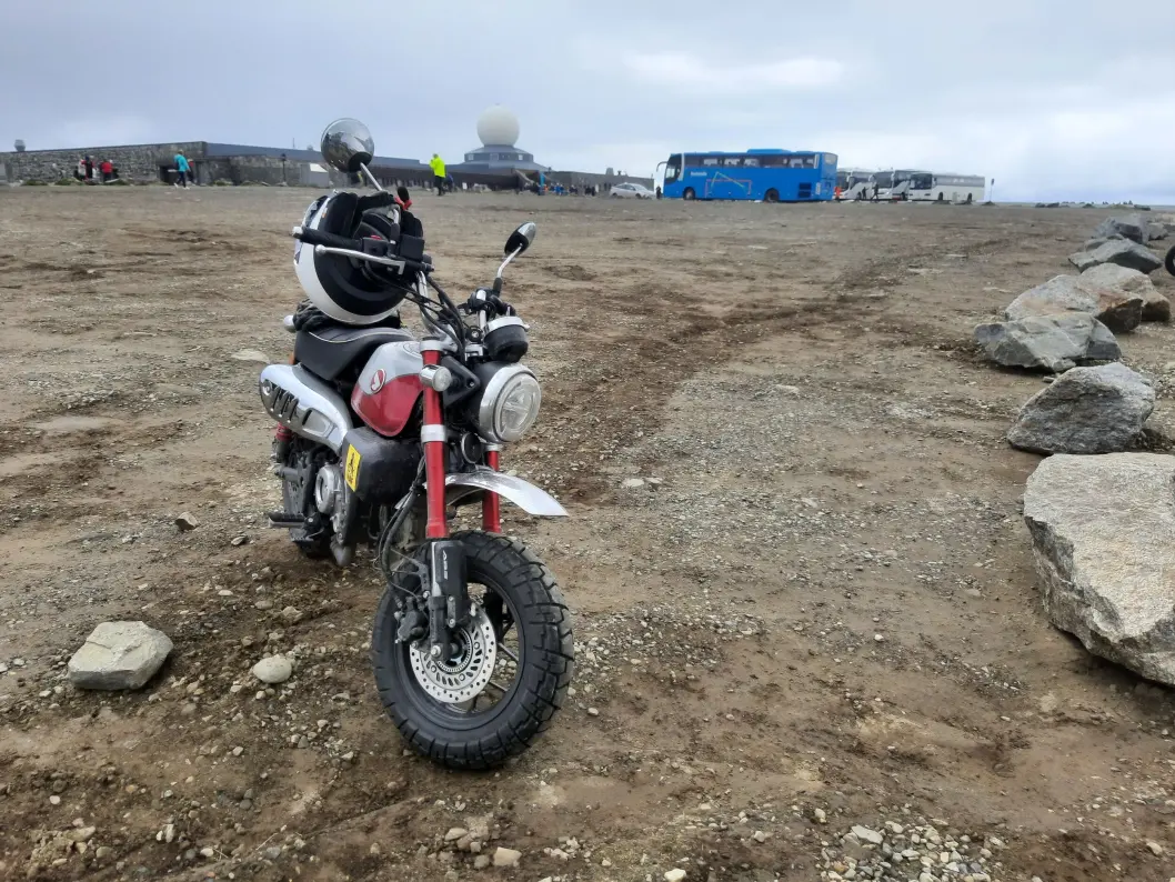 <span class="font-weight-bold" data-lab-font_weight_desktop="font-weight-bold">NORDKAPP:</span> Etter 2464,8 kilometer er vi fremme på Nordkapp. En magisk reise gjennom magisk norsk natur er over. <span class="font-weight-bold" data-lab-font_weight_desktop="font-weight-bold">NORDKAPP:</span> Etter 2464,8 kilometer er vi fremme på Nordkapp. En magisk reise gjennom magisk norsk natur er over.
