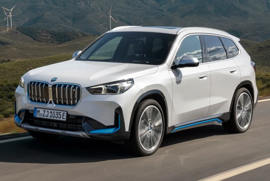 LEVERES I 2023: iX1 blir BMWs nye elektriske innstegsmodell. LEVERES I 2023: iX1 blir BMWs nye elektriske innstegsmodell.