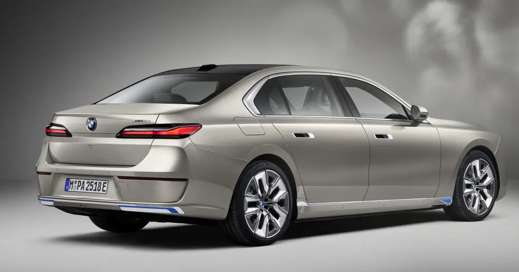 <span class="font-weight-bold" data-lab-font_weight_desktop="font-weight-bold">SOM EN MILLION:</span> i7 xDrive60, Europa-modellen. <span class="font-weight-bold" data-lab-font_weight_desktop="font-weight-bold">SOM EN MILLION:</span> i7 xDrive60, Europa-modellen.