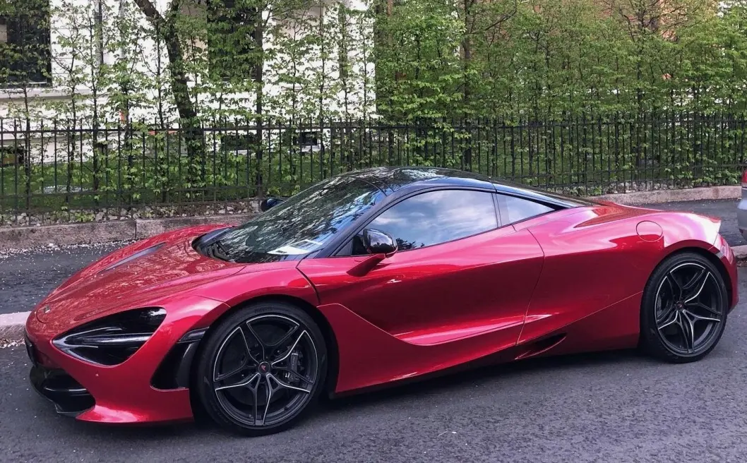 <span class="font-weight-bold" data-lab-font_weight_desktop="font-weight-bold">McSKRUE:</span> McLaren er blant klodens og Oslo vests dyreste handlevogner. Her er et eksemplar av arten hensatt, kanskje mens tung shopping på Frogner unnagjøres i en fei. <span class="font-weight-bold" data-lab-font_weight_desktop="font-weight-bold">McSKRUE:</span> McLaren er blant klodens og Oslo vests dyreste handlevogner. Her er et eksemplar av arten hensatt, kanskje mens tung shopping på Frogner unnagjøres i en fei.