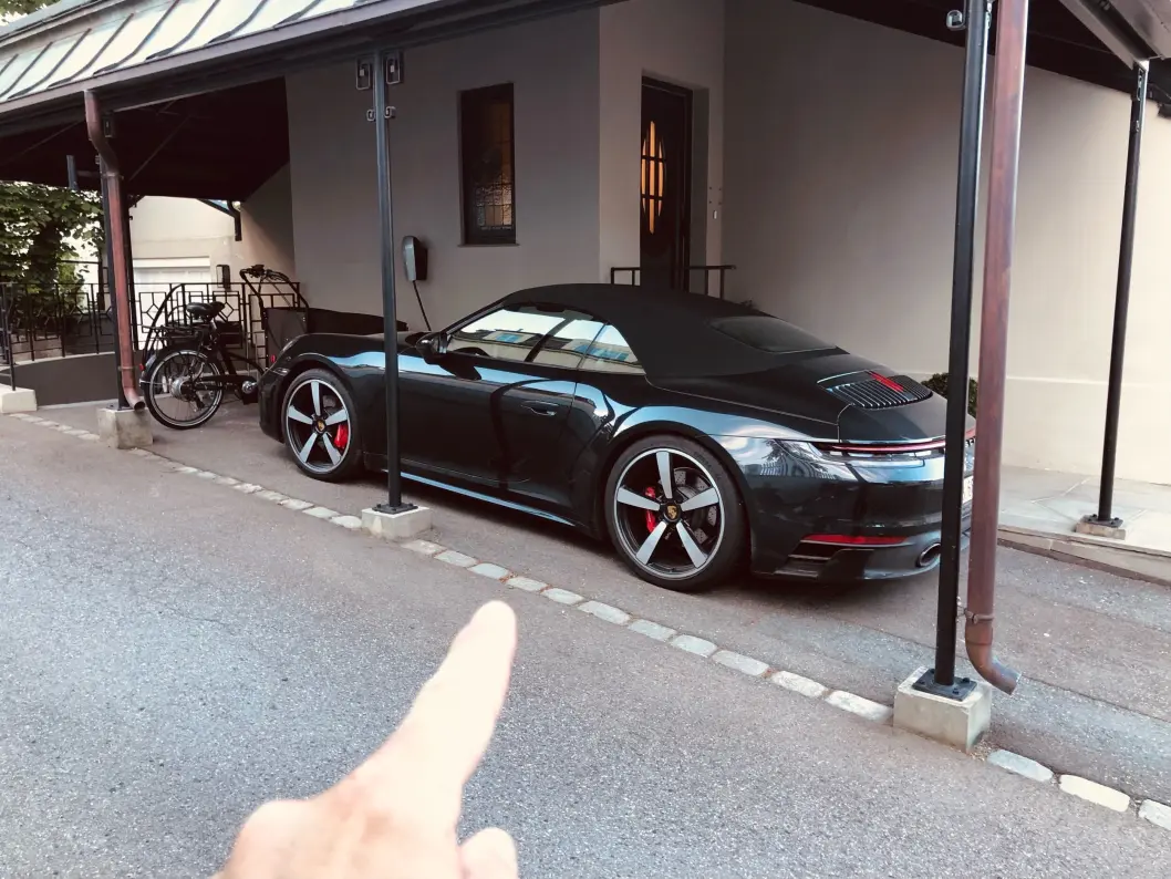 <span class="font-weight-bold" data-lab-font_weight_desktop="font-weight-bold">PÅRSJONERT:</span> Frogner i Oslo har sannsynligvis verdens tettest frekvens av Porsche. <span class="font-weight-bold" data-lab-font_weight_desktop="font-weight-bold">PÅRSJONERT:</span> Frogner i Oslo har sannsynligvis verdens tettest frekvens av Porsche.