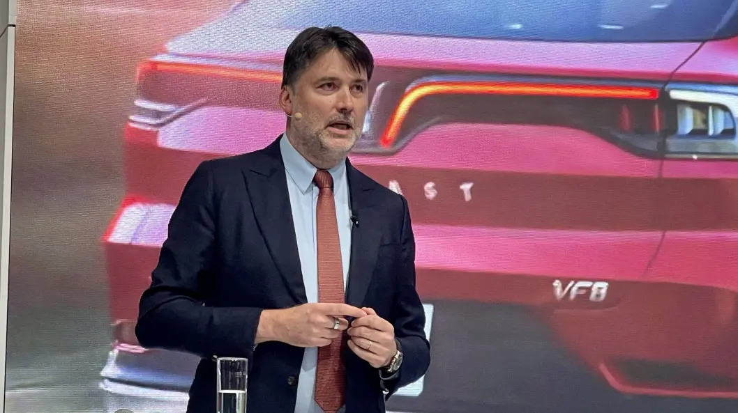 <span class="font-weight-bold" data-lab-font_weight_desktop="font-weight-bold">VENTER MED NORGE: </span>Vinfasts Europa-sjef Jean-Christophe Mercier. <span class="font-weight-bold" data-lab-font_weight_desktop="font-weight-bold">VENTER MED NORGE: </span>Vinfasts Europa-sjef Jean-Christophe Mercier.