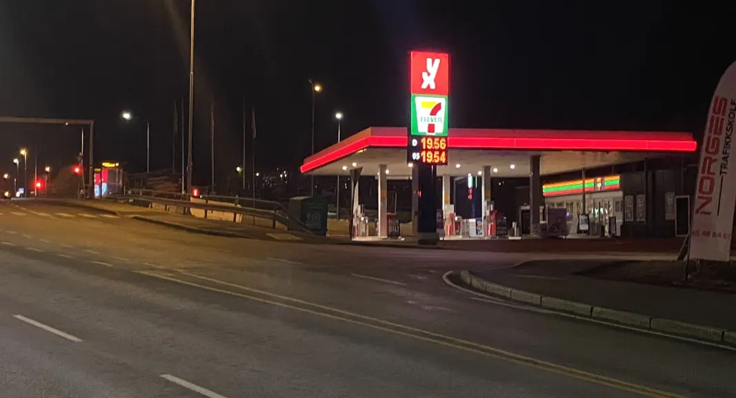 TOM OG MØRKLAGT STASJON: Og betydelig tommere kan bensinstasjonene komme til å bli. TOM OG MØRKLAGT STASJON: Og betydelig tommere kan bensinstasjonene komme til å bli.