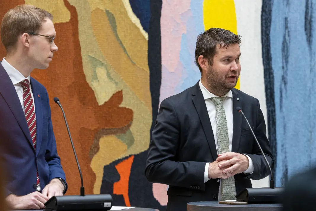 FRITAK ELLER TILTAK? Geir Pollestad (Sp), til høyre, og Eigil Knutsen (Ap) avventer ESA-godkjennelse om elbilmomsen. FRITAK ELLER TILTAK? Geir Pollestad (Sp), til høyre, og Eigil Knutsen (Ap) avventer ESA-godkjennelse om elbilmomsen.