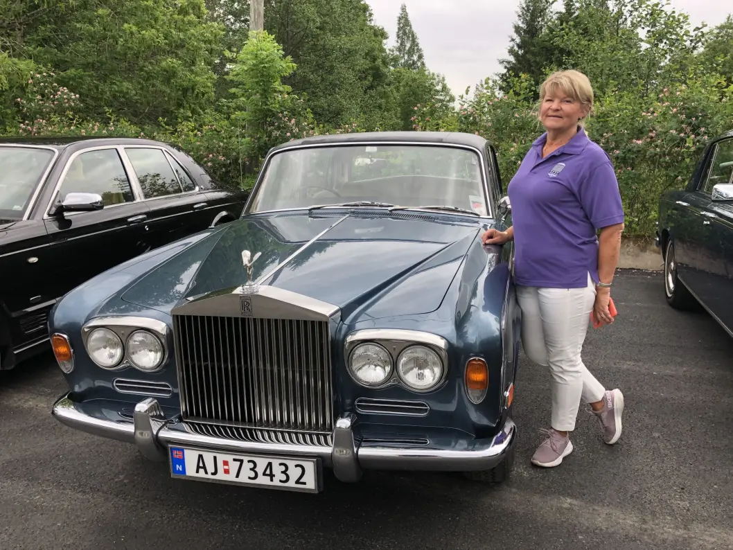 <span class="font-weight-bold" data-lab-font_weight_desktop="font-weight-bold">BLÅ DRØM: </span>Elin Nygaard fra Oslo stiller på treffet med en 1972-modell Rolls-Royce Silver Shadow Long Wheelbase – en versjon som er forlenget fra fabrikk. <span class="font-weight-bold" data-lab-font_weight_desktop="font-weight-bold">BLÅ DRØM: </span>Elin Nygaard fra Oslo stiller på treffet med en 1972-modell Rolls-Royce Silver Shadow Long Wheelbase – en versjon som er forlenget fra fabrikk.