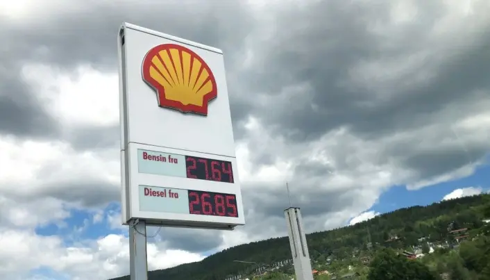 <span class=" font-weight-bold" data-lab-font_weight_desktop="font-weight-bold">26,85 KR:</span> Marius tok dette bildet da han dro fra stasjonen. Like før var dieselprisen 23,08 kroner. <span class=" font-weight-bold" data-lab-font_weight_desktop="font-weight-bold">26,85 KR:</span> Marius tok dette bildet da han dro fra stasjonen. Like før var dieselprisen 23,08 kroner.