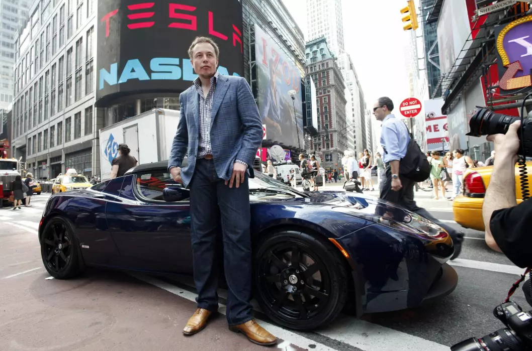 <span class="font-weight-bold" data-lab-font_weight_desktop="font-weight-bold">FULL FART PÅ BØRSEN: </span>Tesla og Elon Musk gjorde sin børs­introduksjon sommeren 2010. Tolv år senere er børsverdien til Tesla like stor som de åtte neste av verdens største bilprodusenter – til sammen.