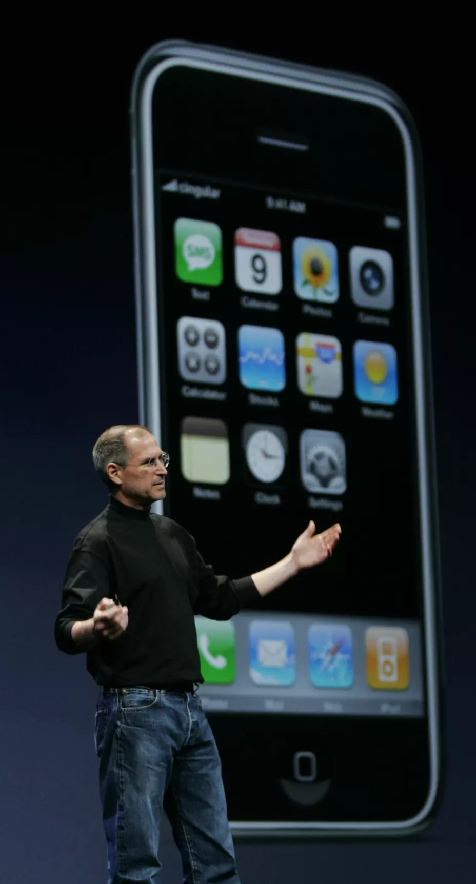 ØYEBLIKKET: Steve Jobs presenterer Apples iPhone 9. januar 2007.