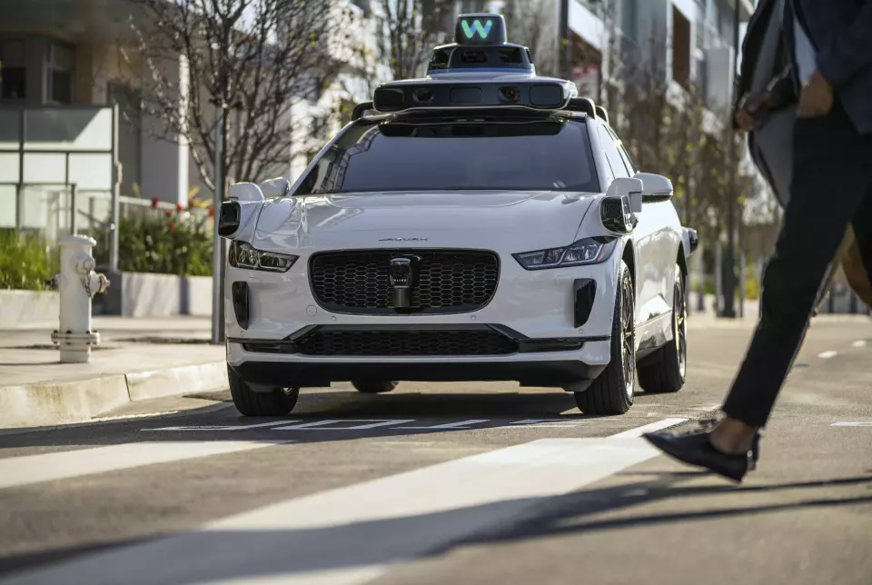 SELVKJØRENDE: Google og moderselskapet ­Alphabet har arbeidet med selvkjørings­prosjektet Waymo siden 2009, og den første robotaxi-­løsningen kjører nå i Phoenix i Arizona.