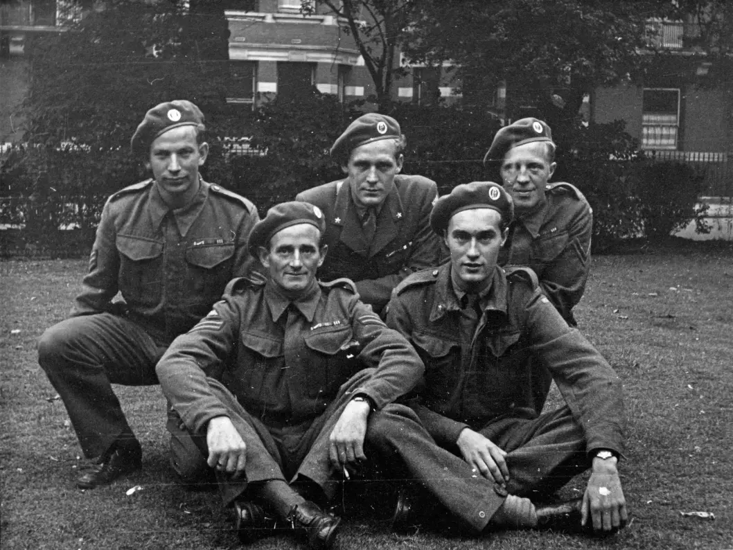 <span class="font-weight-bold" data-lab-font_weight_desktop="font-weight-bold">FEM FRA GUNNERSIDE-GRUPPEN:</span> Fra venstre Fredrik Kayser, Hans Storhaug, Kasper Idland, Joachim Rønneberg og Birger Strømsheim i London. <span class="font-weight-bold" data-lab-font_weight_desktop="font-weight-bold">FEM FRA GUNNERSIDE-GRUPPEN:</span> Fra venstre Fredrik Kayser, Hans Storhaug, Kasper Idland, Joachim Rønneberg og Birger Strømsheim i London.