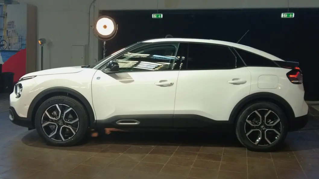 <span class="font-weight-bold" data-lab-font_weight_desktop="font-weight-bold">DEN e-FØRSTE:</span> Citroën ë-C4. <span class="font-weight-bold" data-lab-font_weight_desktop="font-weight-bold">DEN e-FØRSTE:</span> Citroën ë-C4.