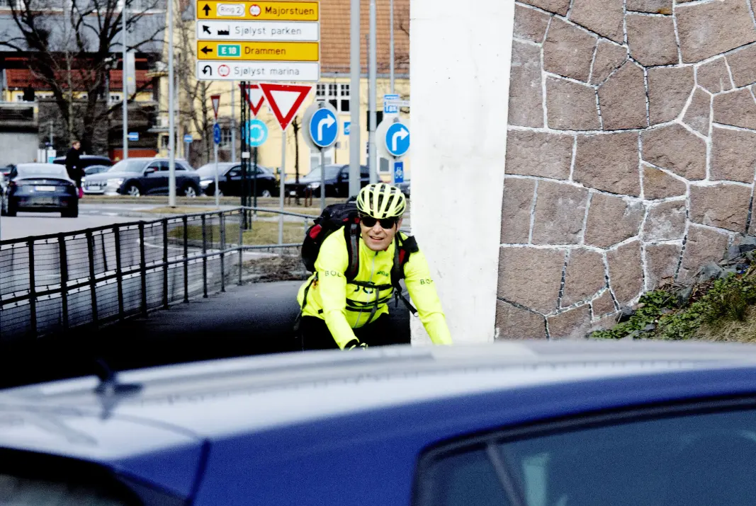<span class="font-weight-bold" data-lab-font_weight_desktop="font-weight-bold">GODT RÅD: </span>Selv om jeg har en rettighet, sørger jeg for å få øyekontakt med bilisten, sånn at jeg vet at vedkommende er oppmerksom på meg, sier Olav Røise <span class="font-weight-bold" data-lab-font_weight_desktop="font-weight-bold">GODT RÅD: </span>Selv om jeg har en rettighet, sørger jeg for å få øyekontakt med bilisten, sånn at jeg vet at vedkommende er oppmerksom på meg, sier Olav Røise