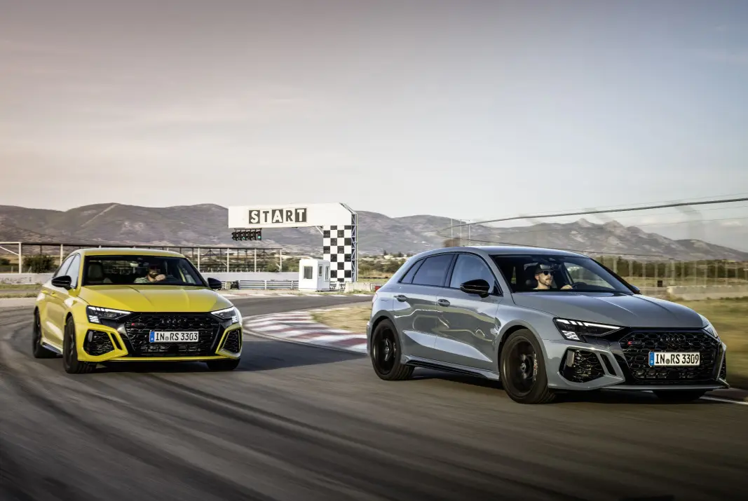<span class="font-weight-bold" data-lab-font_weight_desktop="font-weight-bold">MER AV DETTE?</span> Disse to RS 3-variantene kom høsten 2021, sedan til venstre og sportback til høyre, med akselerasjon presset under fire sekunders-streken, 0-100 på 3,8 sekunder. <span class="font-weight-bold" data-lab-font_weight_desktop="font-weight-bold">MER AV DETTE?</span> Disse to RS 3-variantene kom høsten 2021, sedan til venstre og sportback til høyre, med akselerasjon presset under fire sekunders-streken, 0-100 på 3,8 sekunder.