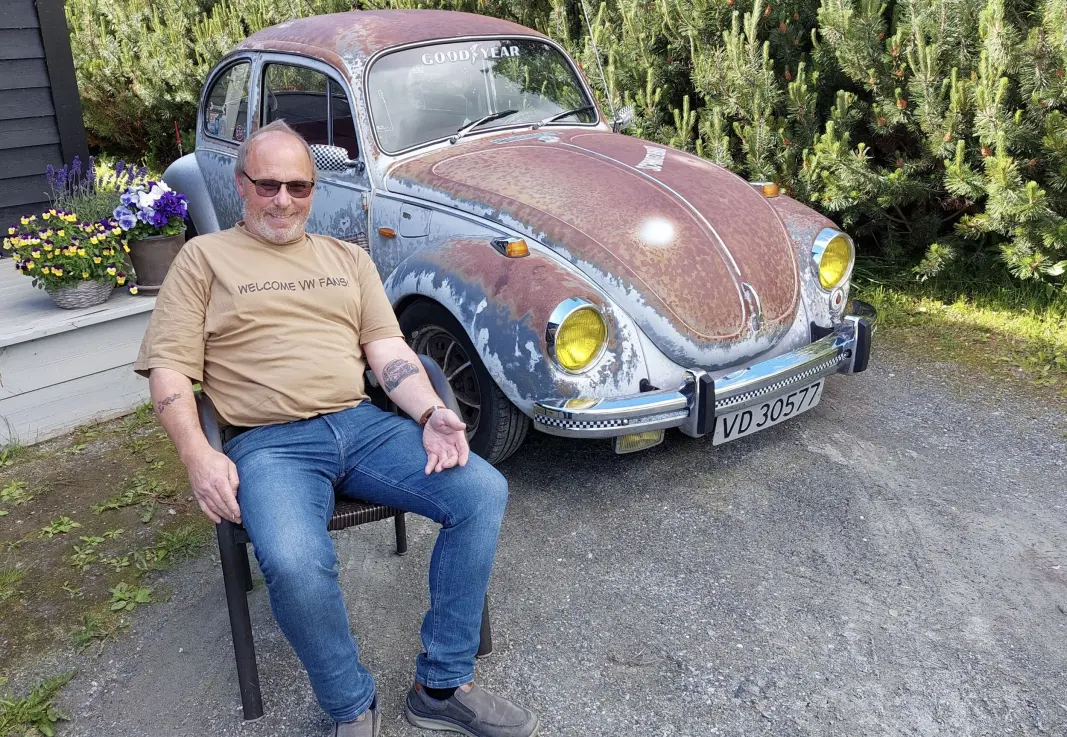 <span class="font-weight-bold" data-lab-font_weight_desktop="font-weight-bold">ARMERING: </span>Morten Mellemseter har ikke bare fått tatovert bilen på armen, men også latt overflaterusten være i fred på sin Boble – alt for å se tøff ut. <span class="font-weight-bold" data-lab-font_weight_desktop="font-weight-bold">ARMERING: </span>Morten Mellemseter har ikke bare fått tatovert bilen på armen, men også latt overflaterusten være i fred på sin Boble – alt for å se tøff ut.