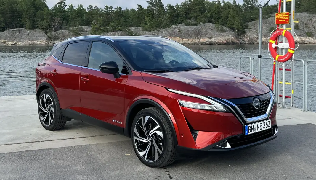 REDNINGSBØYE? Qashqai i fossil versjon er på vei ut, men en spennende hybridløsning kan gi den noen år til i Norge. REDNINGSBØYE? Qashqai i fossil versjon er på vei ut, men en spennende hybridløsning kan gi den noen år til i Norge.