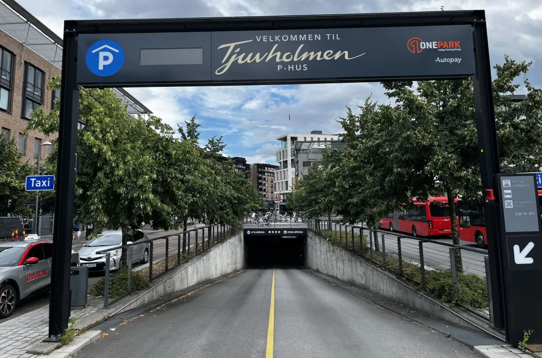 ELBIL-LADING: Det ble konflikt da Tjuvholmen parkeringshus installerte elbilladere. ELBIL-LADING: Det ble konflikt da Tjuvholmen parkeringshus installerte elbilladere.
