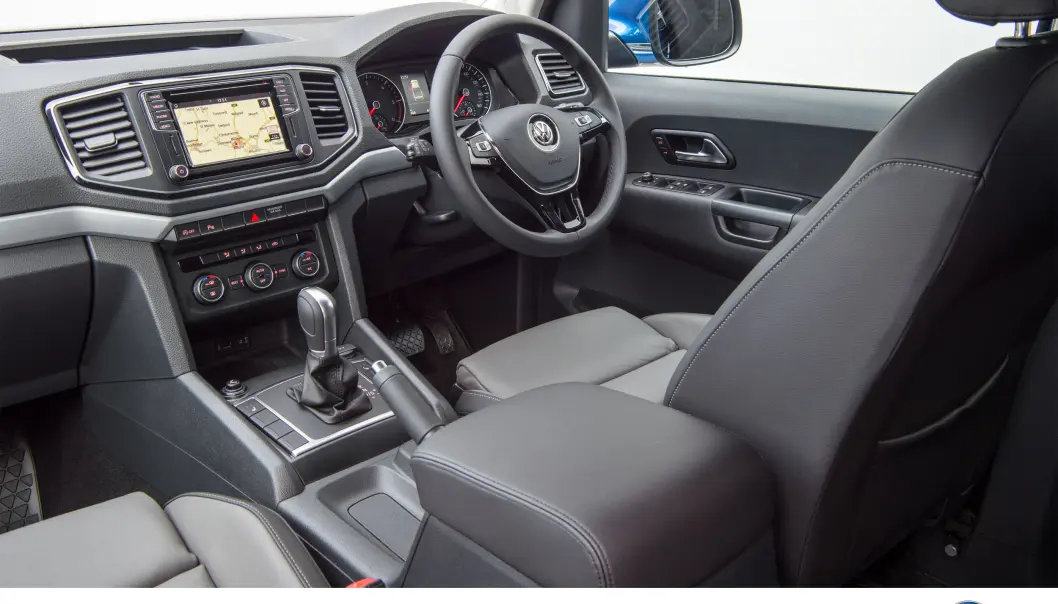 <span class=" font-weight-bold" data-lab-font_weight_desktop="font-weight-bold">UTGÅENDE: </span>Amarok fra og med 2018, hadde dette interiøret – med et umiskjennelig Volkswagen-preg. <span class=" font-weight-bold" data-lab-font_weight_desktop="font-weight-bold">UTGÅENDE: </span>Amarok fra og med 2018, hadde dette interiøret – med et umiskjennelig Volkswagen-preg.
