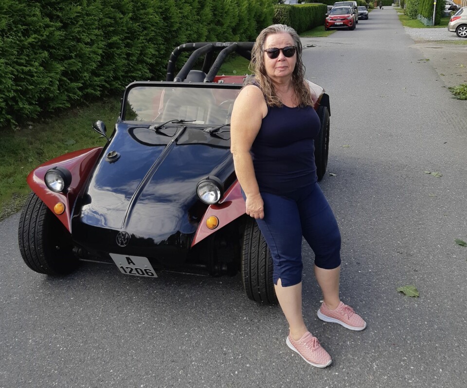 SOMMERSPORT: Sol Ringnes i Rakkestad i Østfold startet Facebook-gruppen Beach Buggy Norge: Hun ville samle folk med samme interesse for kjøretøyet hun selv kaller «et leketøy».