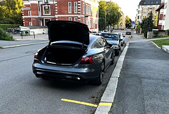 Slik står millionbilen parkert midt i Oslo