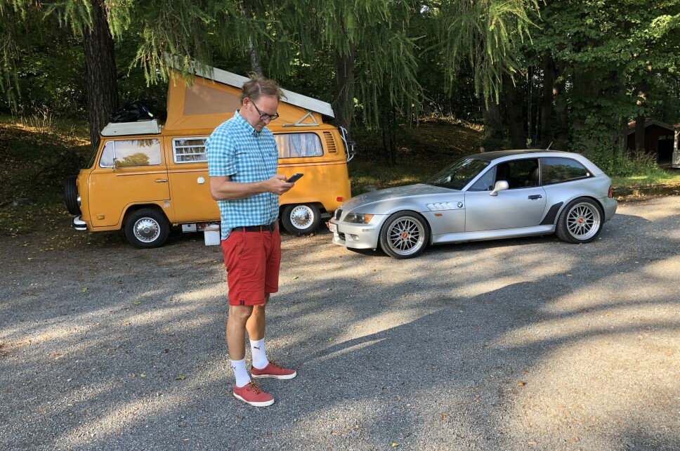 MESTERMØTE: Når Nils Erik Werenskiold raster langs veien, møter han ofte entusiaster med veteranbiler som har helt andre fasonger enn sin BMW Z3 Coupé.