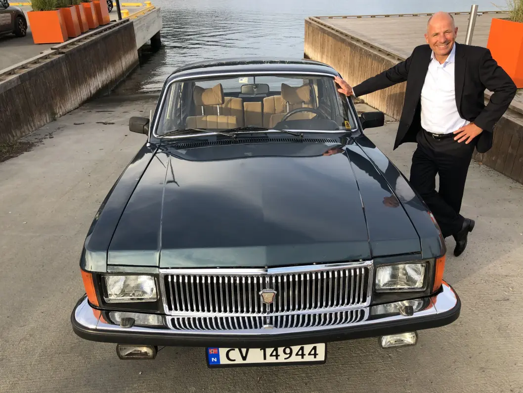 <span class="font-weight-bold" data-lab-font_weight_desktop="font-weight-bold">GRILLSESONG:</span> Lars Saunes trekker fram den staselige grillen som en av mange grunner til at han kjøpte sin Volga i 2018. <span class="font-weight-bold" data-lab-font_weight_desktop="font-weight-bold">GRILLSESONG:</span> Lars Saunes trekker fram den staselige grillen som en av mange grunner til at han kjøpte sin Volga i 2018.